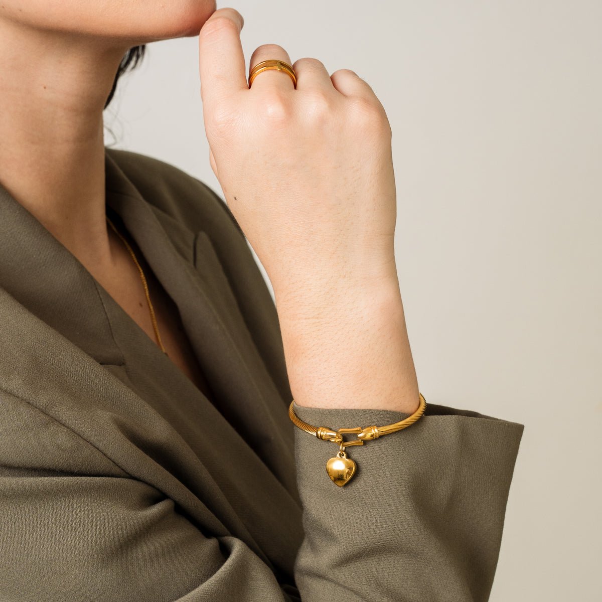Brazalete Love Bañado en Oro de 18k