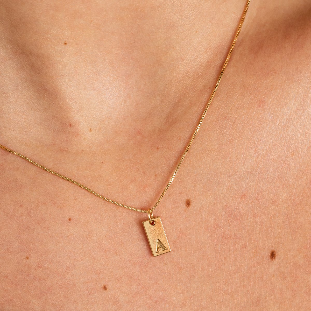 Collar Letra Inicial Minimal Bañado en Oro de 18K