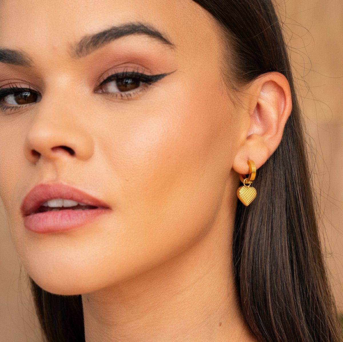 Aro Argollita Love Bañado en Oro de 18K