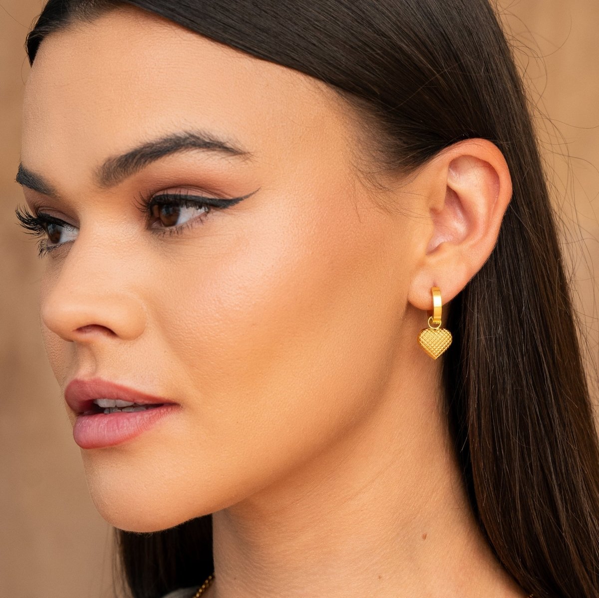 Aro Argollita Love Bañado en Oro de 18K