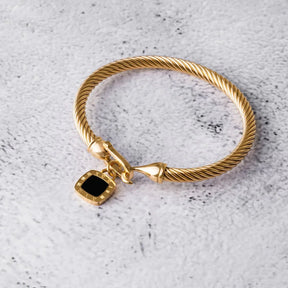 Brazalete Colgante Ónix Cuadrado Bañado en Oro de 18K