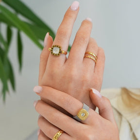 Anillo Square Charm Giratorio Bañado en Oro de 18k