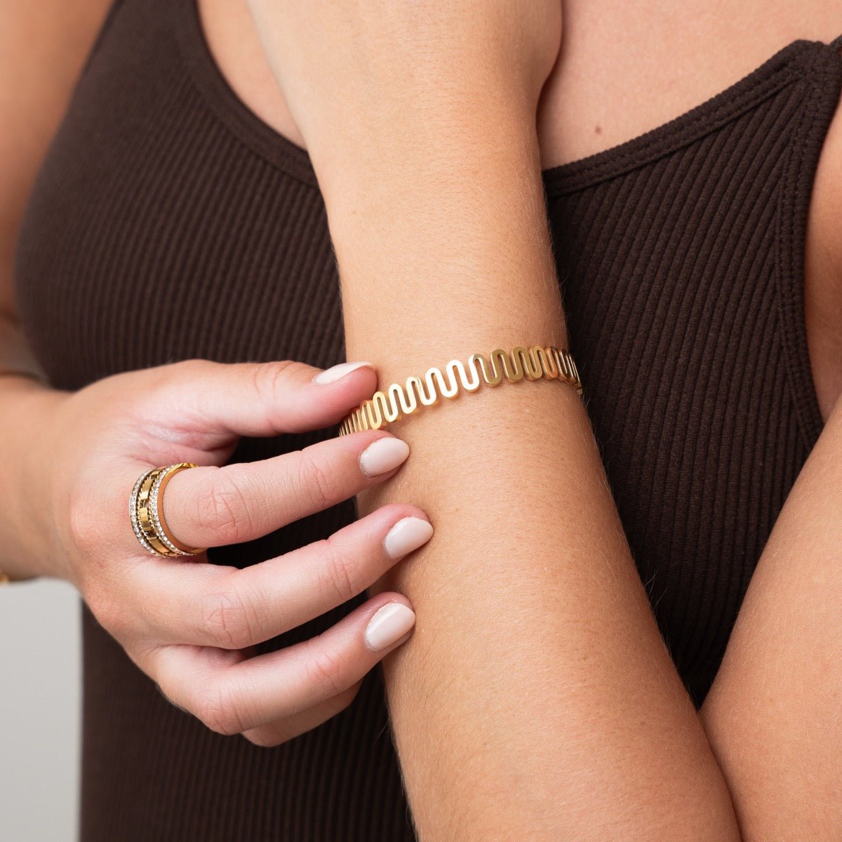 Brazalete Zig Zag Bañado en Oro 18K