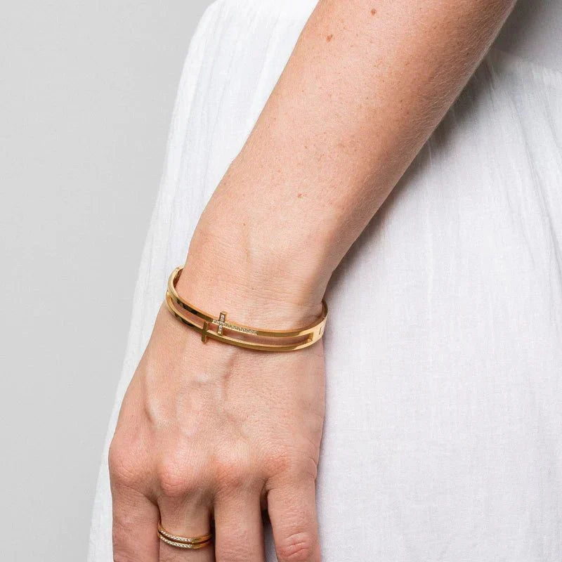 Brazalete Cruz Bañado en Oro 18k