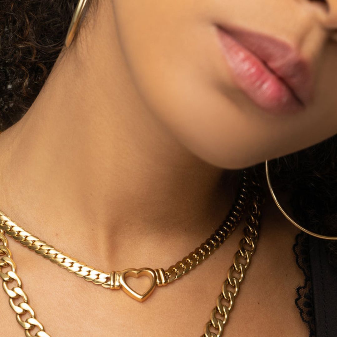 Collar Gargantilha  Corazón Minimalista Bañado en Oro 18K