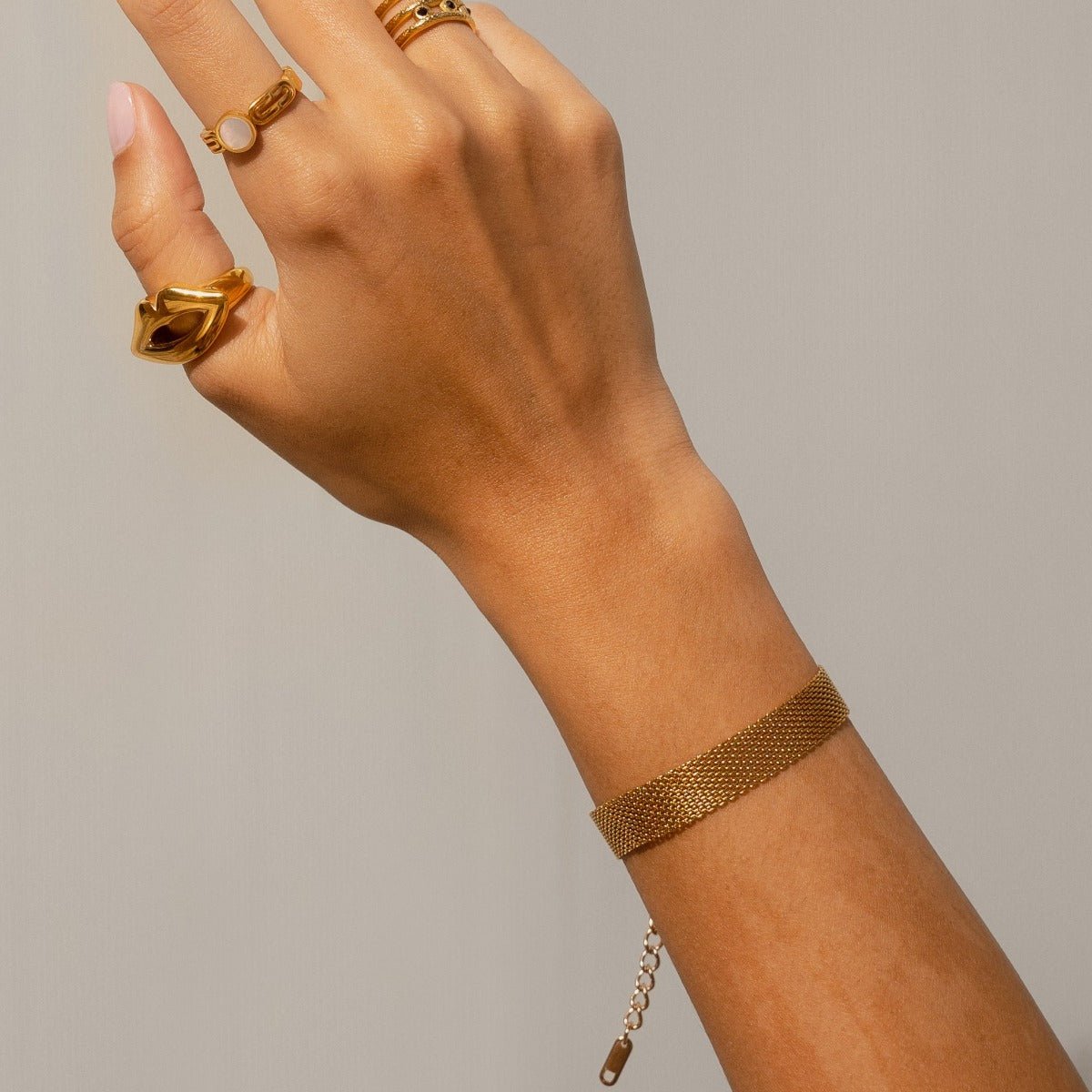 Pulsera Trama Lisa Bañada en Oro 18K