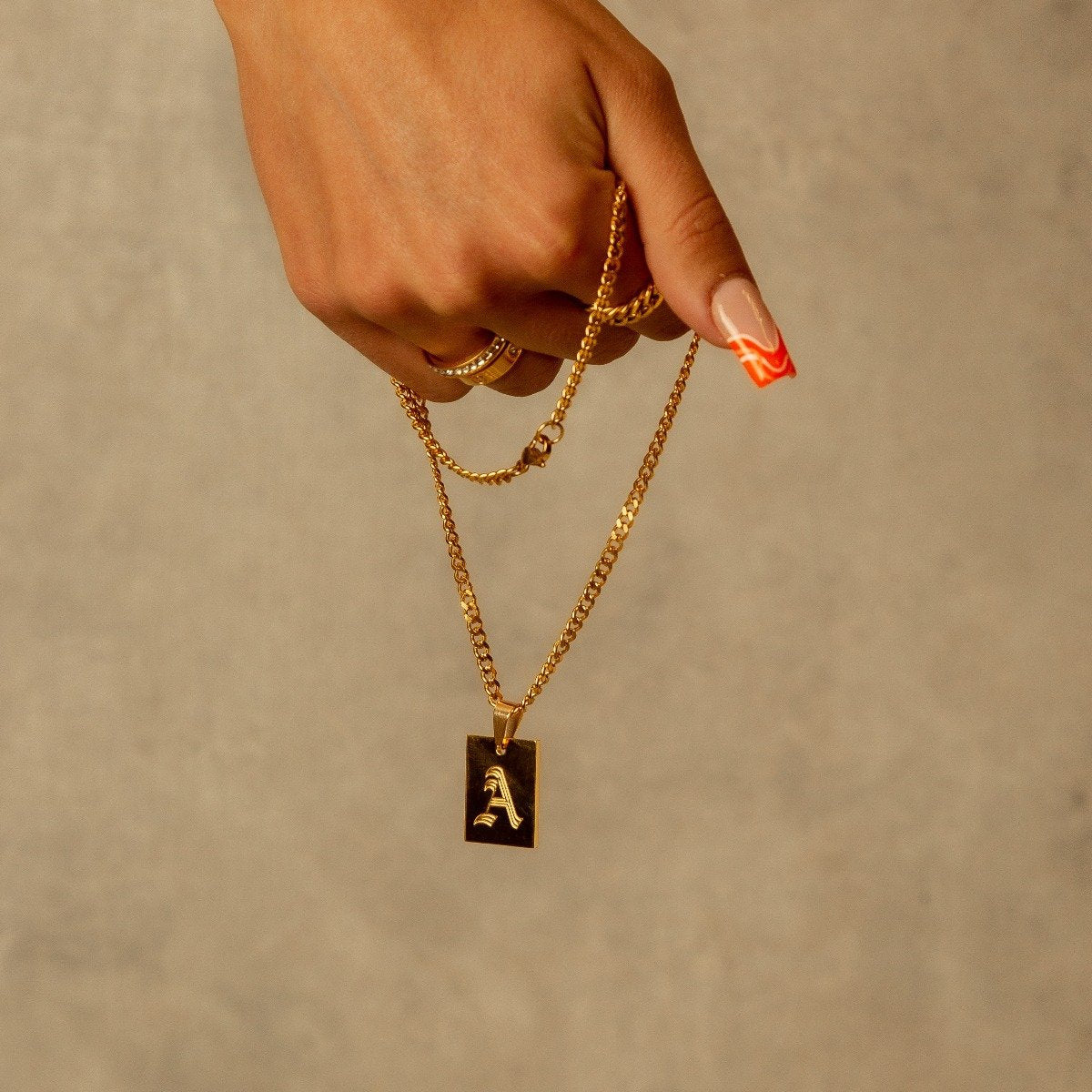 Collar Letra Inicial Modern Bañado en Oro 18K