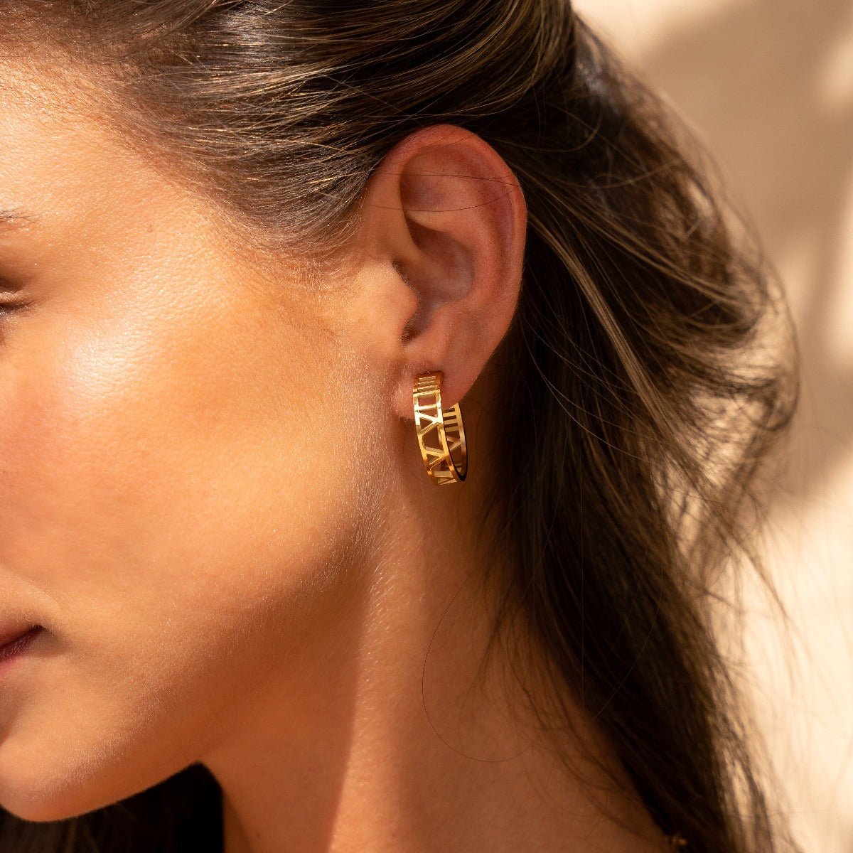 Aro de Argola Numeral Bañado en Oro 18K