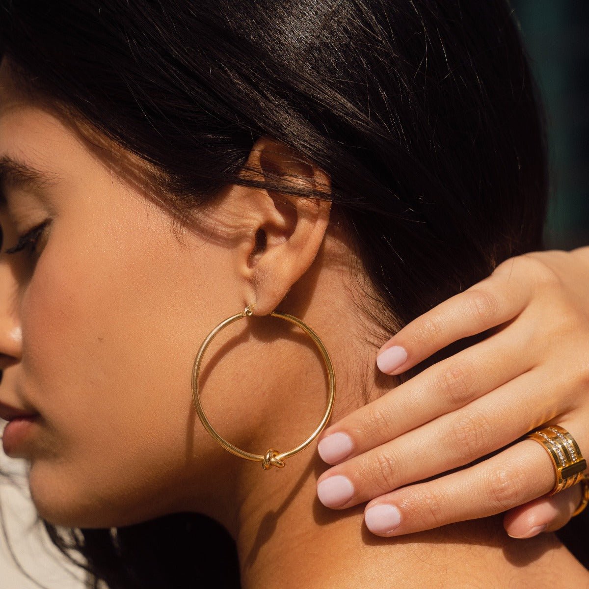 Aro de Argola Nó Central Bañado en Oro 18K
