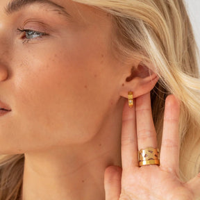 Aro de Argola Classic Inspiração Bañado en Oro 18K