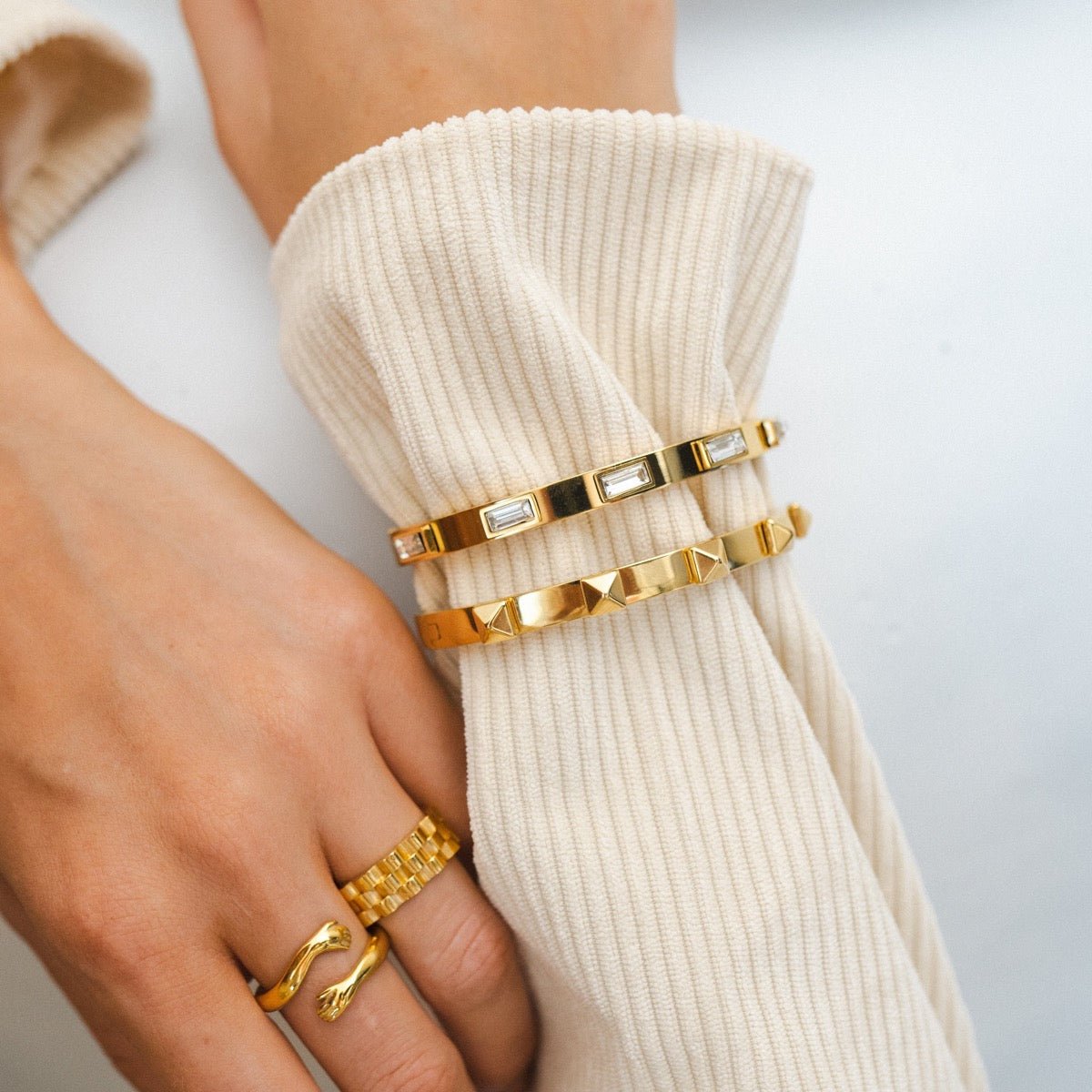 Brazalete Tachas Bañado en Oro 18K