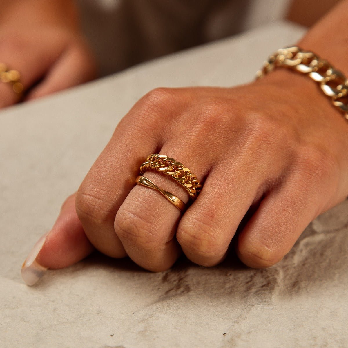 Anillo Cadena Bañado en Oro 18K