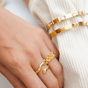 Anillo de Abraço Bañado en Oro 18K