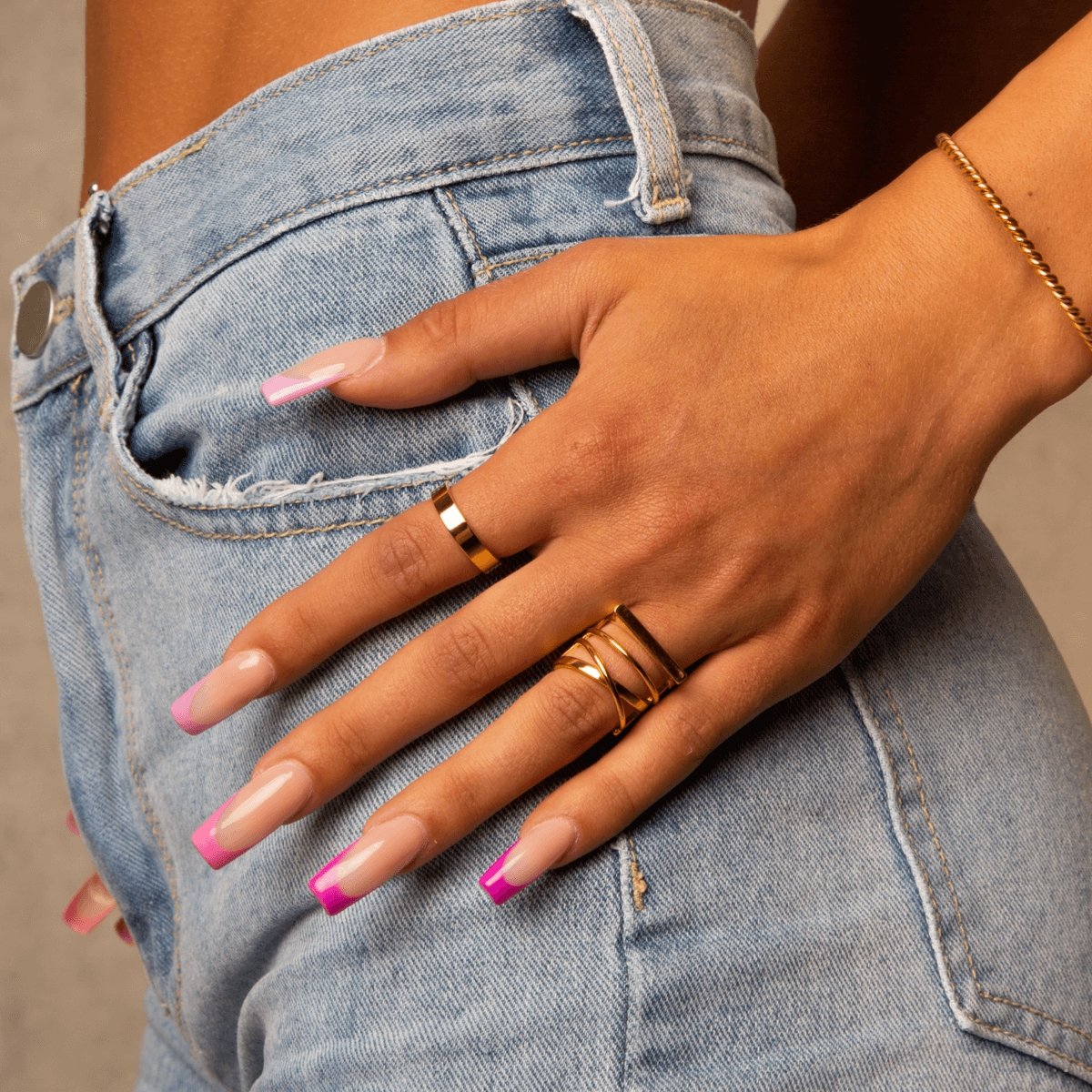 Alianza Quadrada Anatômica Bañado en Oro 18K