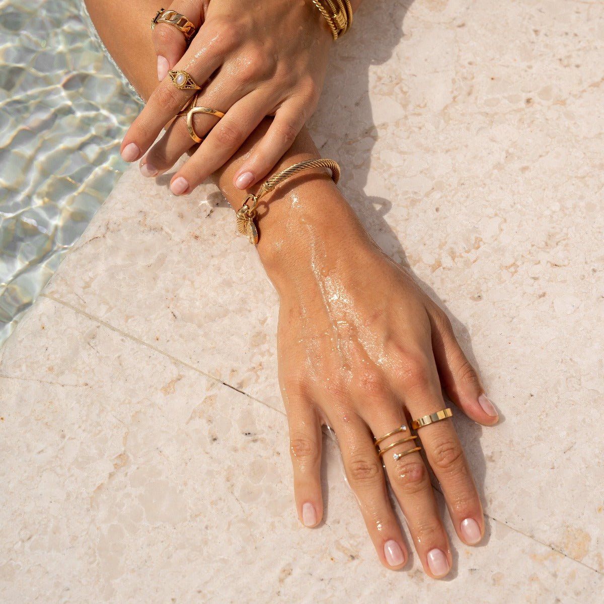 Alianza Quadrada Anatômica Bañado en Oro 18K