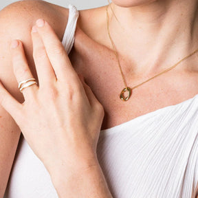 Anillo Abstrato Madrepérola Ajustable Banho em Oro 18k