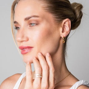 Anillo Abstrato Madrepérola Ajustable Banho em Oro 18k