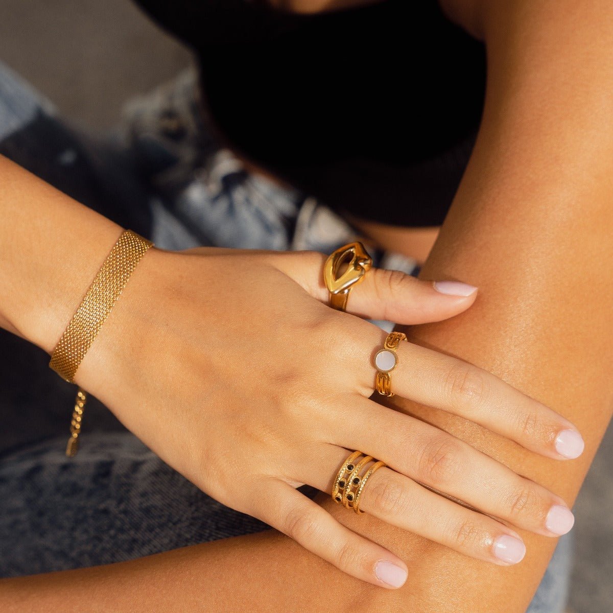 Anillo Athena Piedra Madrepérola Bañado en Oro 18K