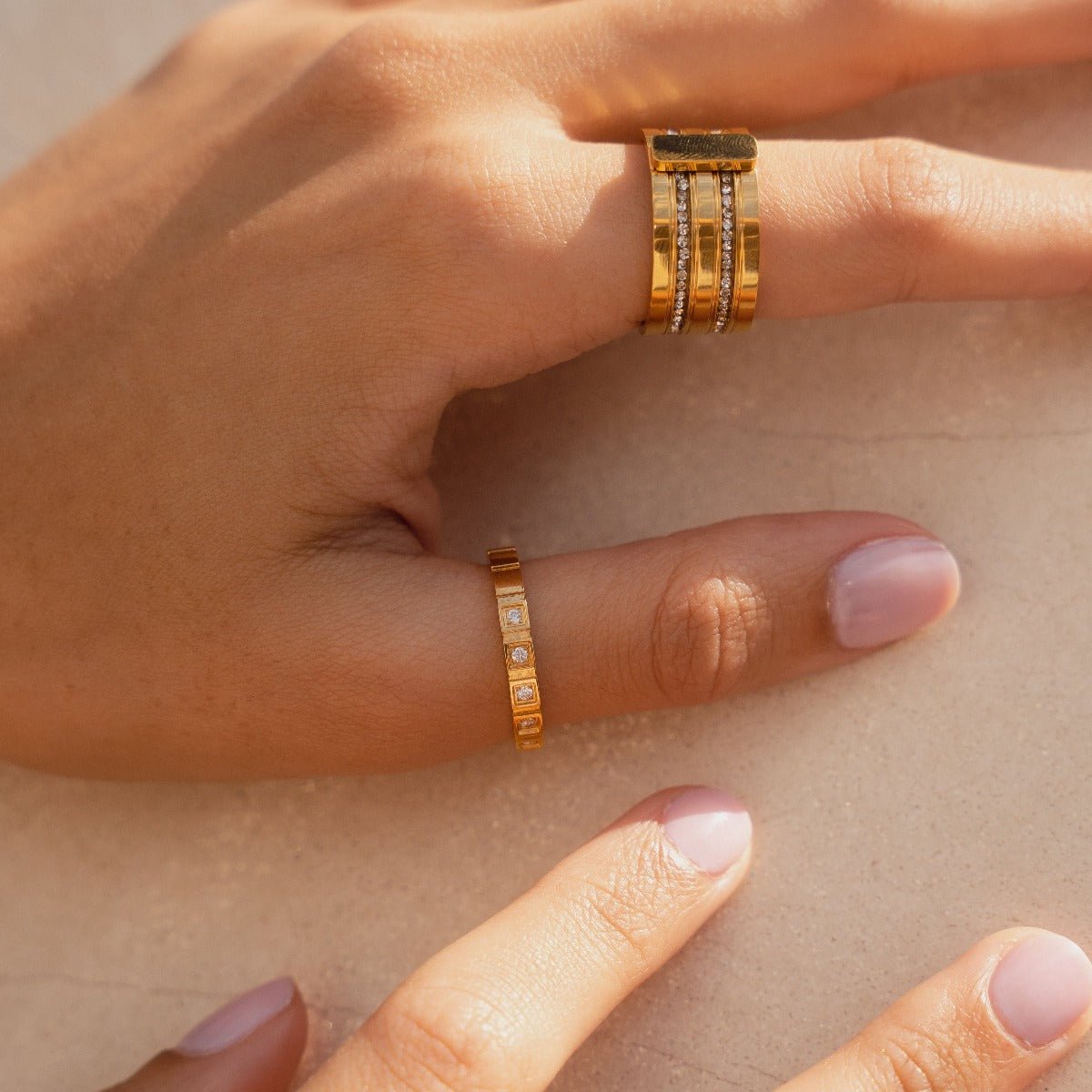 Anillo Blocos de Piedra Bañado en Oro 18K