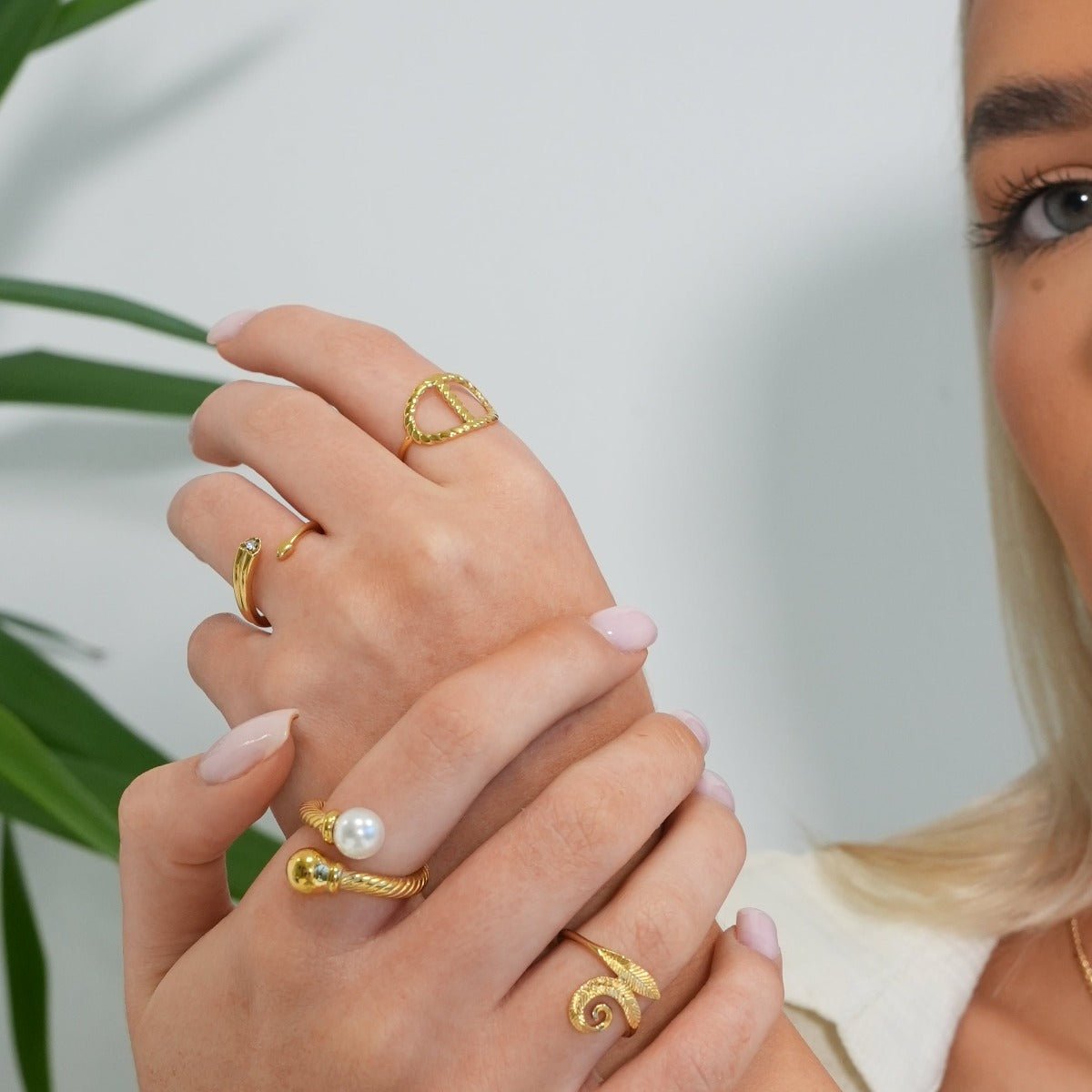 Anillo Flecha Bañado en Oro 18k