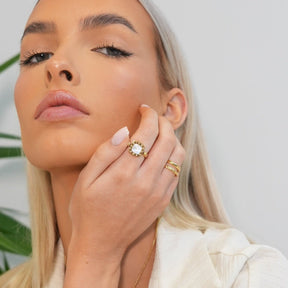 Anillo Square Charm Giratorio Bañado en Oro de 18k