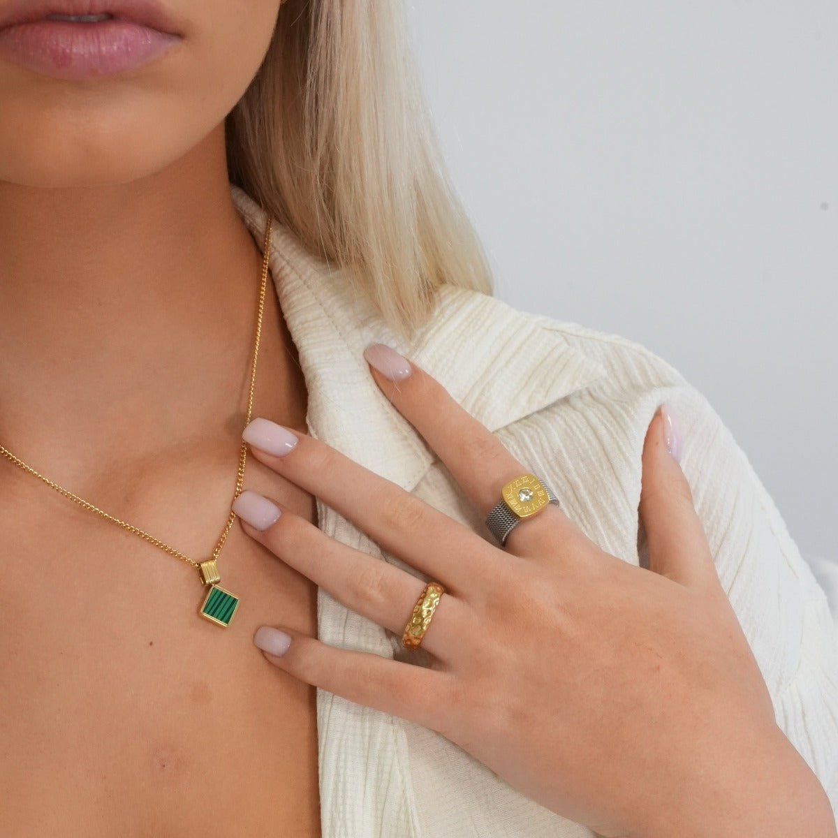 Anillo Textura Lunar Bañado en Oro 18k