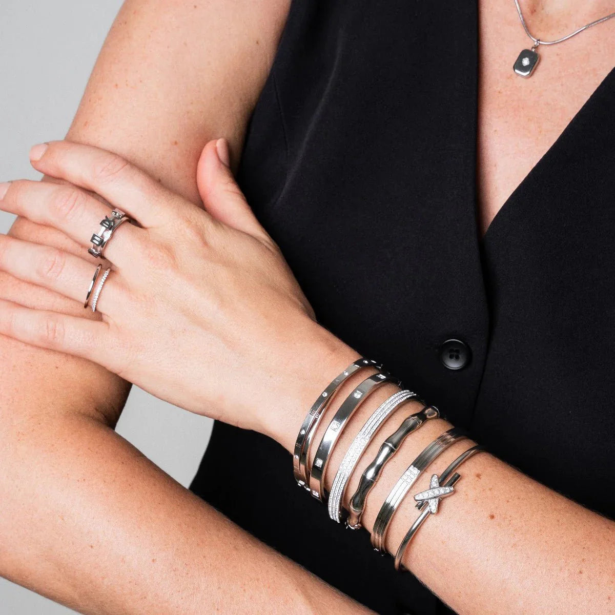 Brazalete Algarismo Romanos Entrelaçados - Plata