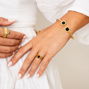 Brazalete Bella Ônix Bañado en Oro 18k