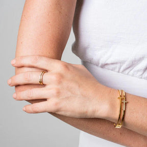 Brazalete Cruz Bañado en Oro 18k