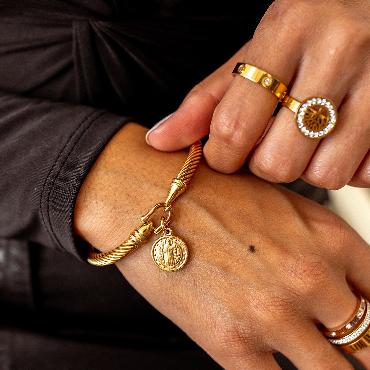 Brazalete Colgante São Bento Bañado en Oro 18K