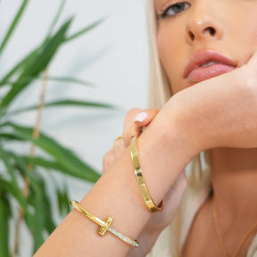 Brazalete T-Bar Elegance Bañado en Oro 18k
