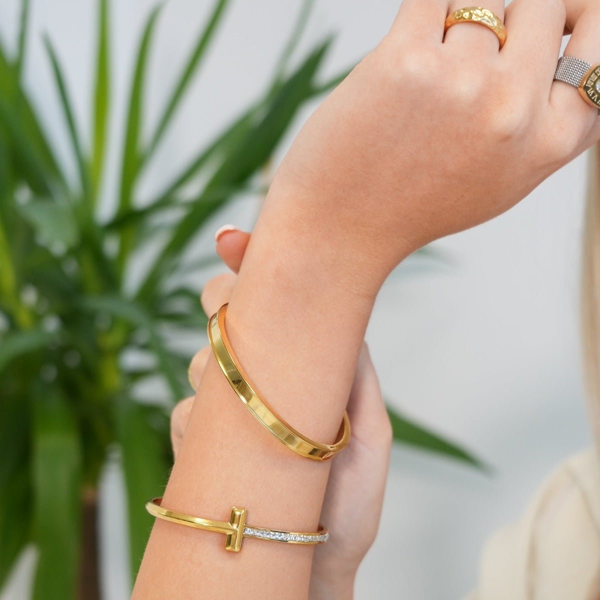 Brazalete T-Bar Elegance Bañado en Oro 18k