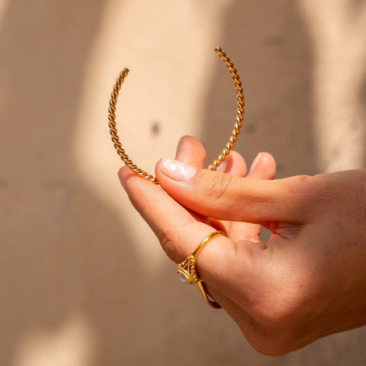 Brazalete Twist Bañado en Oro 18K