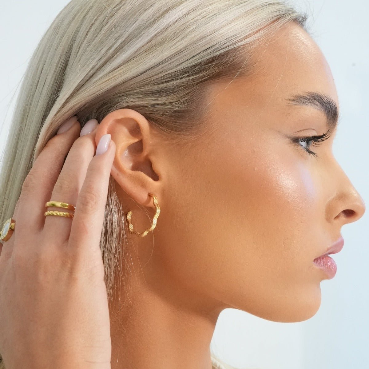 Aro Argola Wavy Texture Bañado en Oro 18k