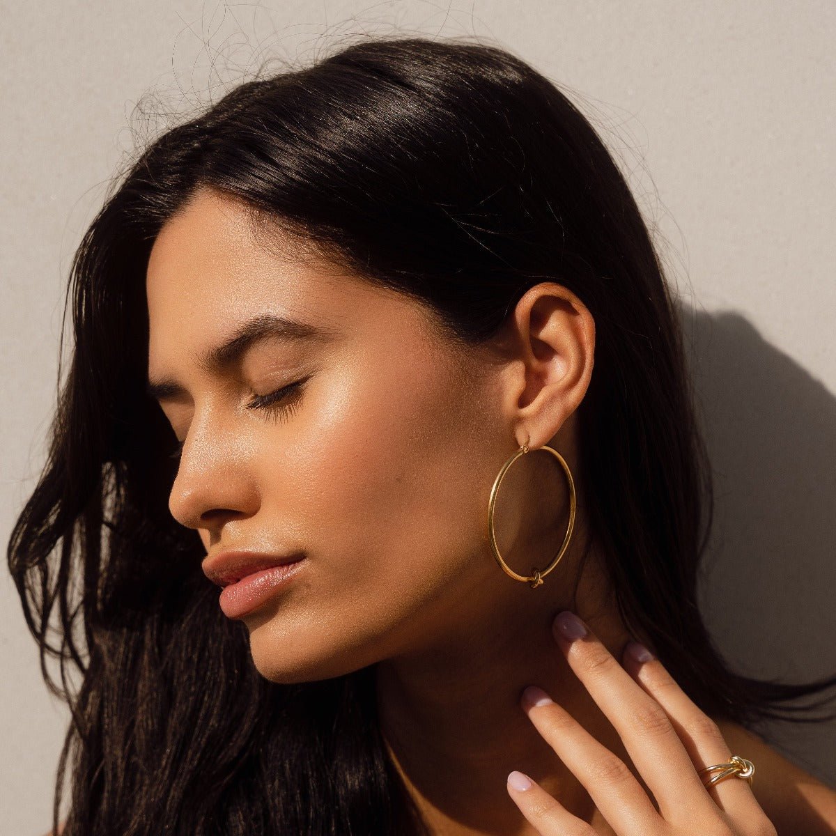 Aro de Argola Nó Central Bañado en Oro 18K