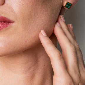 Aro Geométrico Piedra Verde Banho em Oro 18k