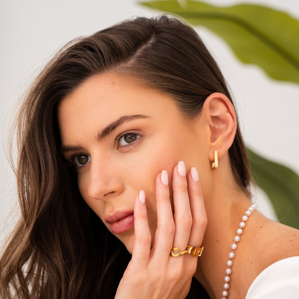 Aro Argola Quadrada Leonor Bañado en Oro 18K