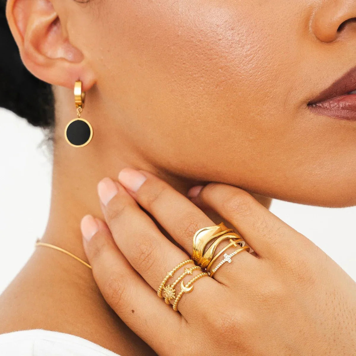 Aro Colgante Noir Bañado en Oro 18k