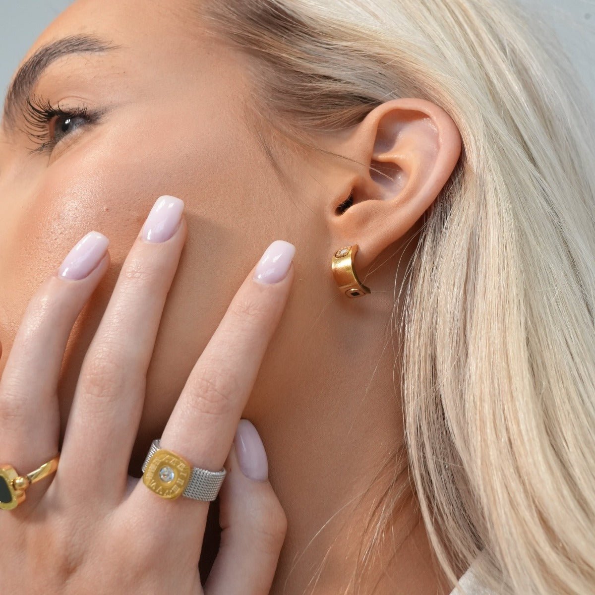 Aro Square Charm Bañado en Oro de 18k