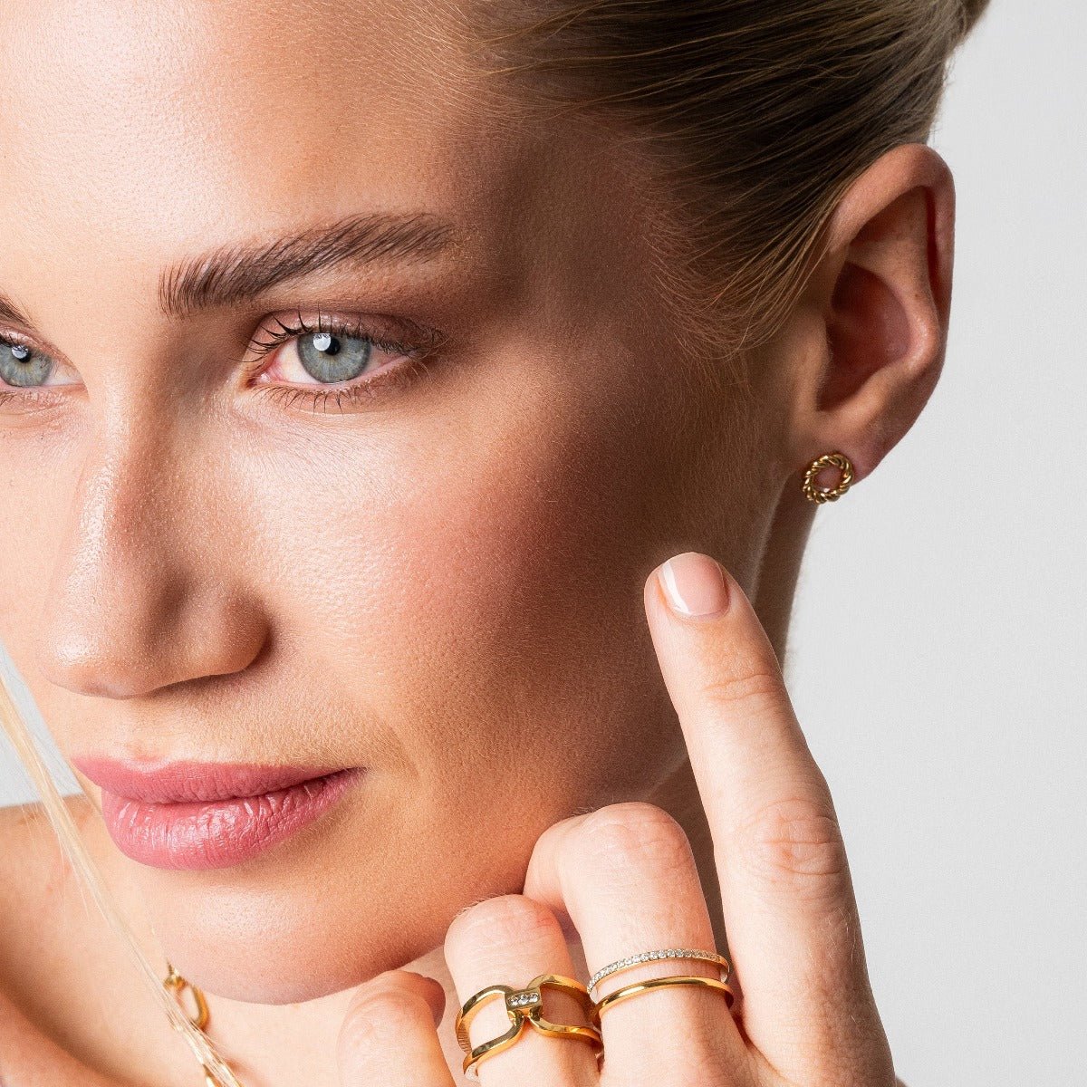 Aro Twist Bañado en Oro 18k