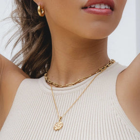 Collar Elos Inspiração Entrelaçados Bañado en Oro 18K