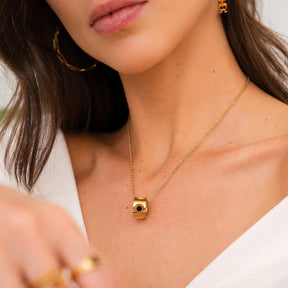 Collar Giratório Numeral Romanos Bañado en Oro 18K