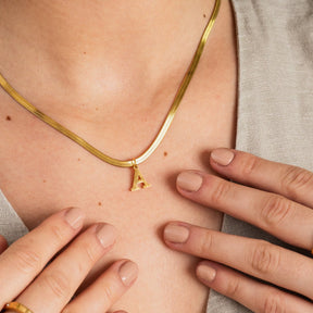 Collar Letra Inicial Malla Bañado en Oro de 18K