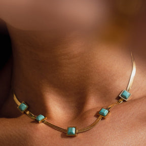 Collar Malha Piedra Aqua Bañado en Oro 18K