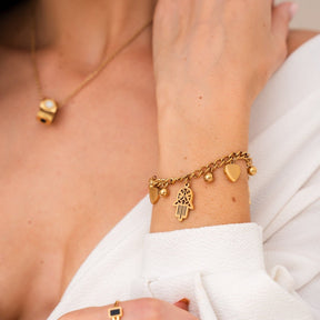 Pulsera Elos Colgante  Corazón e Hamsá Bañada en Oro 18K