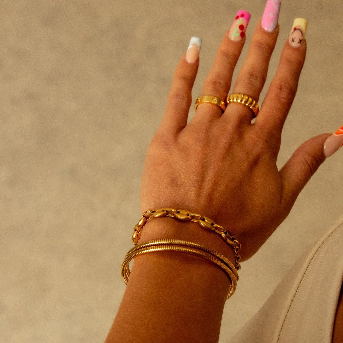 Brazalete Espiral Tríplice Bañada en Oro 18K