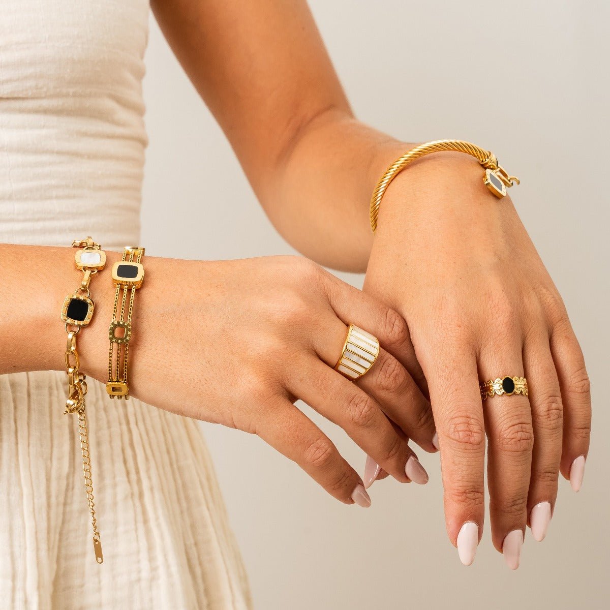 Pulsera Mono Quadrada Bañado en Oro 18k